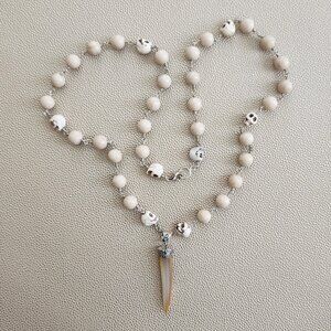WOOD AGATE NECKLACE W/ CLAW PENDANT--28"